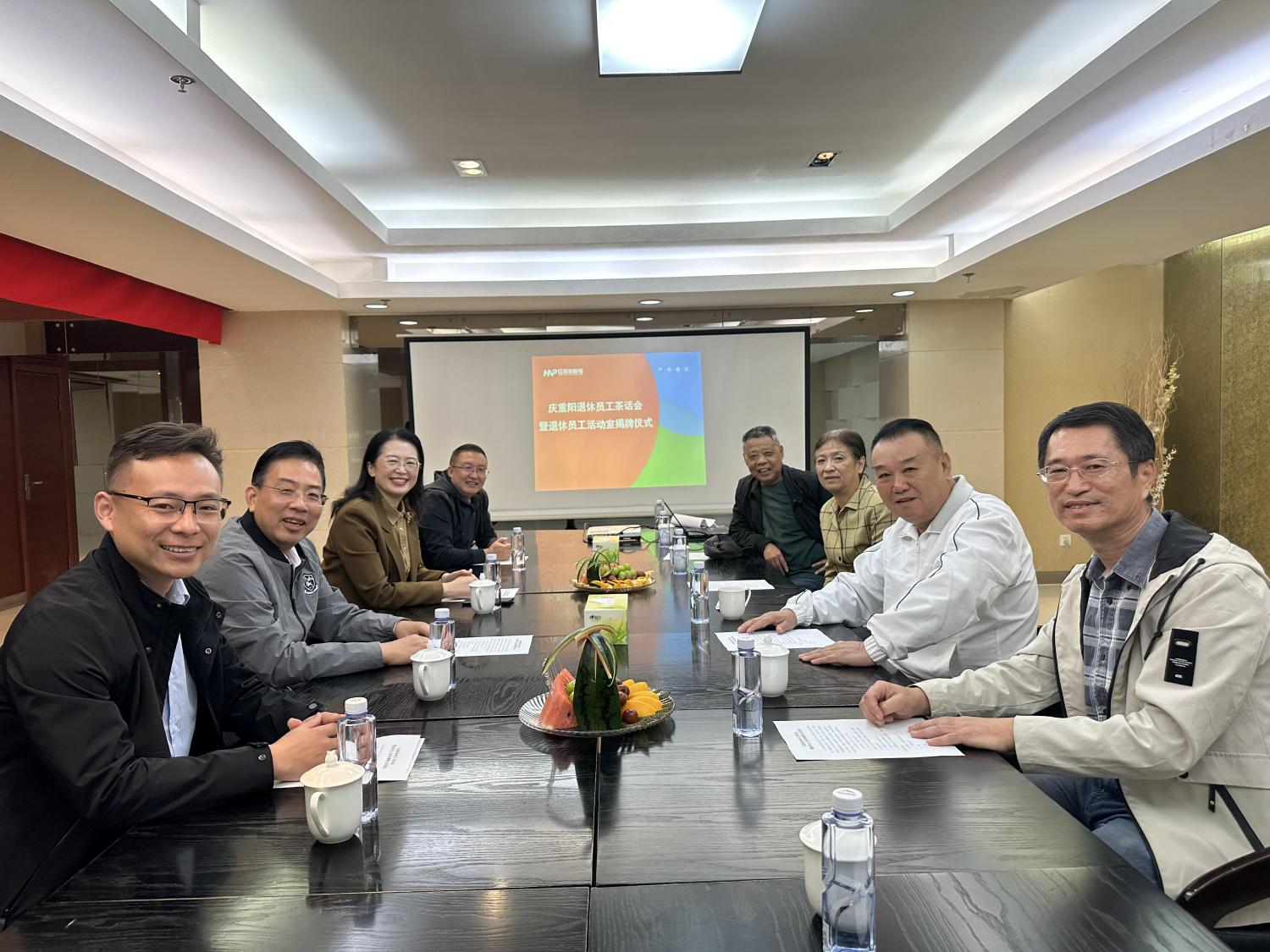 紅沿河公司舉行重陽關(guān)愛退休員工茶話會(huì)暨退休員工活動(dòng)中心揭牌儀式活動(dòng)